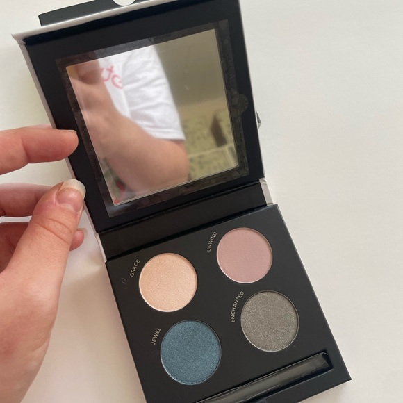 NWT Savvy Minerals Young Living Royal Winter Shadow Essentials Eyeshadow Palette - Picture 2 of 8